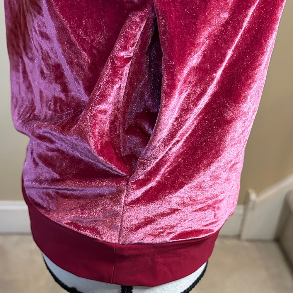 FORAY GOLF Velvet Funnel Neck in Rosewood - LPGA logo - Picture 11 of 13